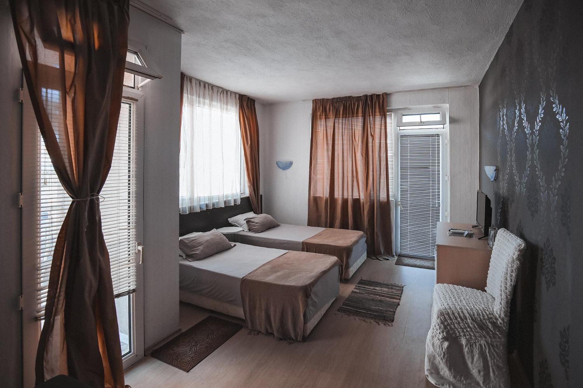 Guest House Taligarov ポモリエ エクステリア 写真